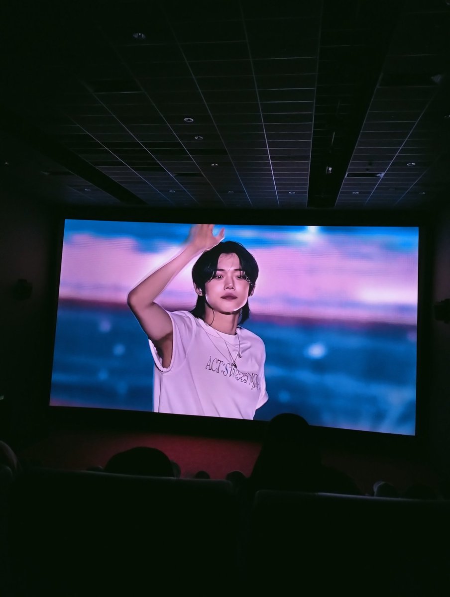 itsayskyline's tweet photo. live viewing tengok tiak yeonjun and taehyun punya abs. so worth it ΛαΛ
#TXTASMinMY https://t.co/WlDIHkBHv1