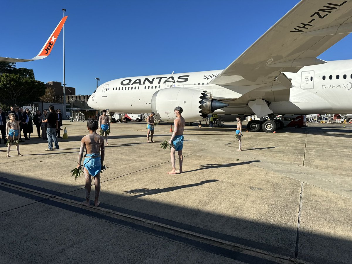 National Reconciliation Week activities continuing for the Gamay Dancers this morning. Excited to be celebrating with @Qantas throughout the week.