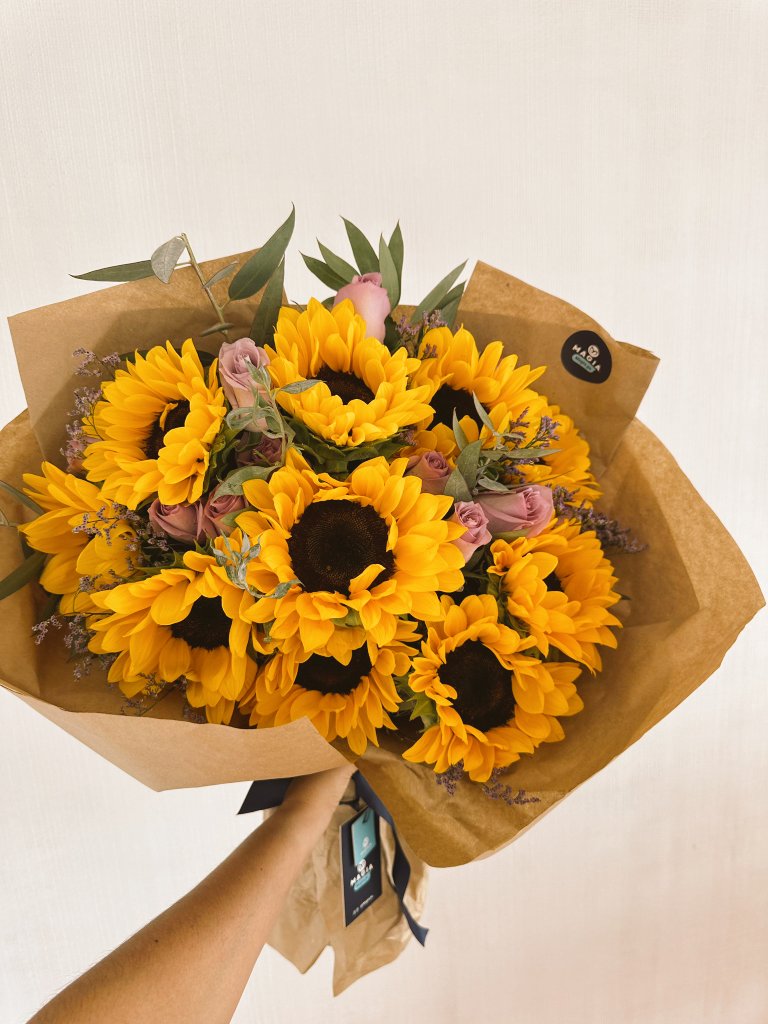 beautiful 🌻 bouquet.

📷 <a href="/cafemathey/">Café🫀</a>