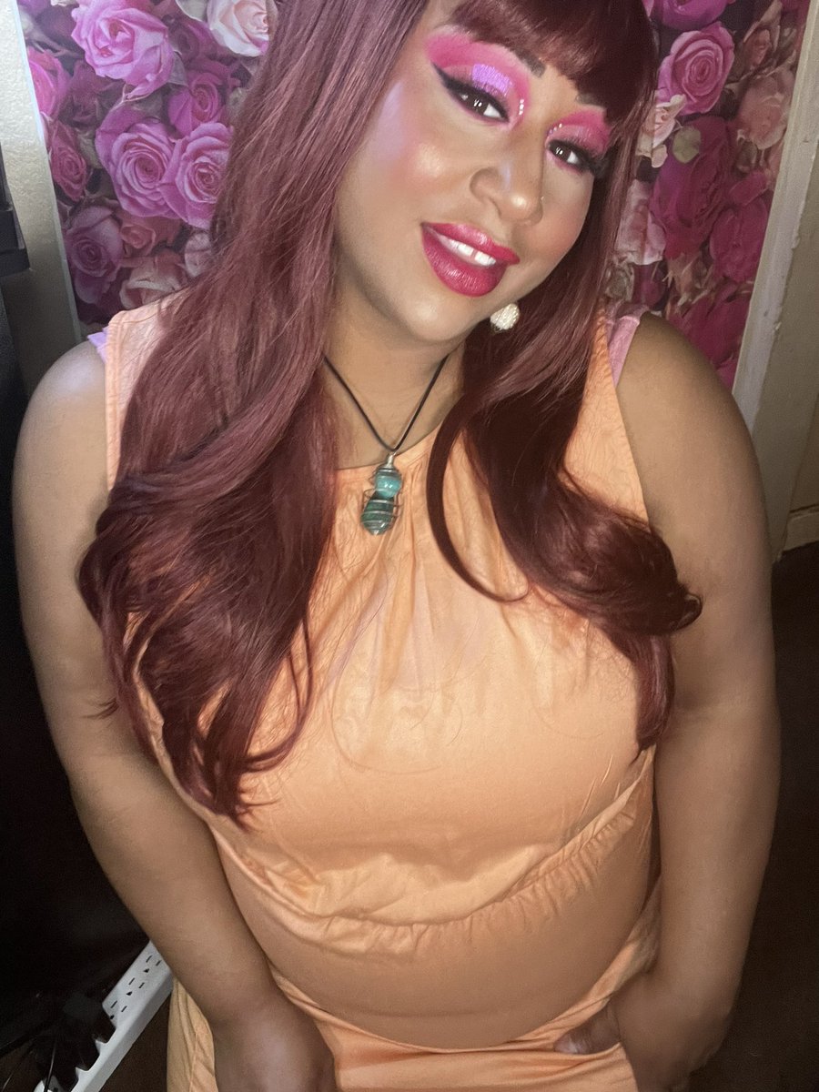 MakeupbyDoubled's tweet photo. #pinkeyeshadow #makeup @ProfusionCo festival palette @COVERGIRL T50 matte foundation +sweet seduction blush @Honest matte primer @milanicosmetics sun kissed cheek kiss @NYXCosmetics wonder stick medium @Maybelline vinyl ink in capricious @wetnwildbeauty golden flower highlight https://t.co/ovaRFEgMvr