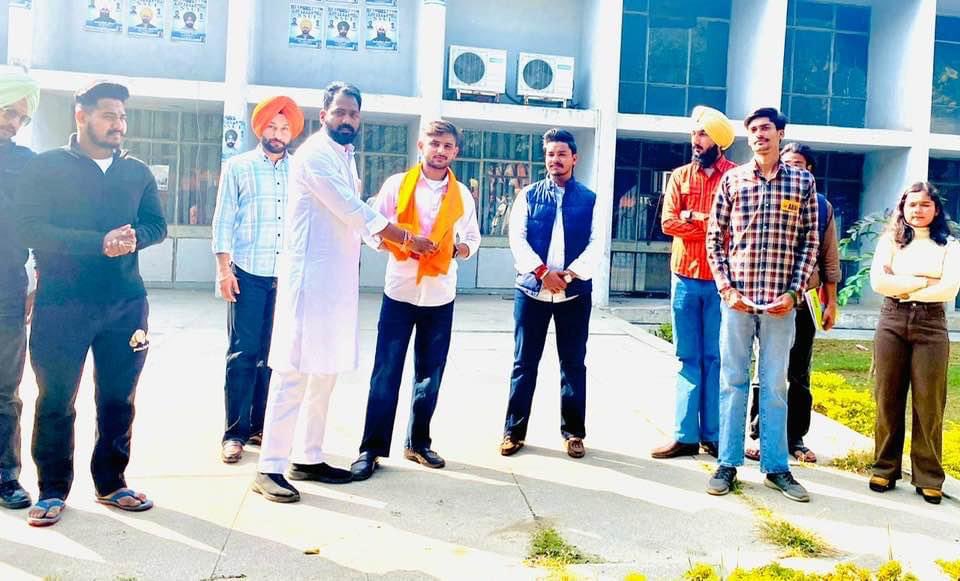 AkashNain14's tweet photo. ABVP के प्रांत सह संगठन मंत्री  एवं  मार्गदर्शक    बड़े भाई Sourabh Kapoorजी को पूर्णकालिक जीवन से व्यक्तिगत जीवन में प्रवेश करने हेतु अनेक शुभकामनाएँ, आपने हम सभी को जो प��रेरणा, ज्ञान और अंतर्दृष्टि दी है, उसके लिए धन्यवाद। हमारे लिए हर समय मौजूद रहने के लिए धन्यवाद। https://t.co/IPdBbEao13