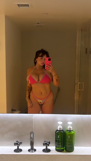 1 pic. Lick me https://t.co/LdExOqZ5pF