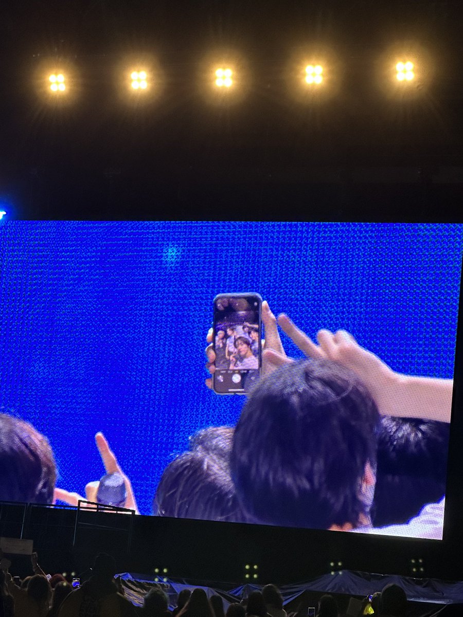 I NEED THIS GROUP SELFIE NOW #TXT_ASM_TOUR #TXT_ASM_TOUR_in_LA #TXT_ASM_TOUR_in_LA_Day2