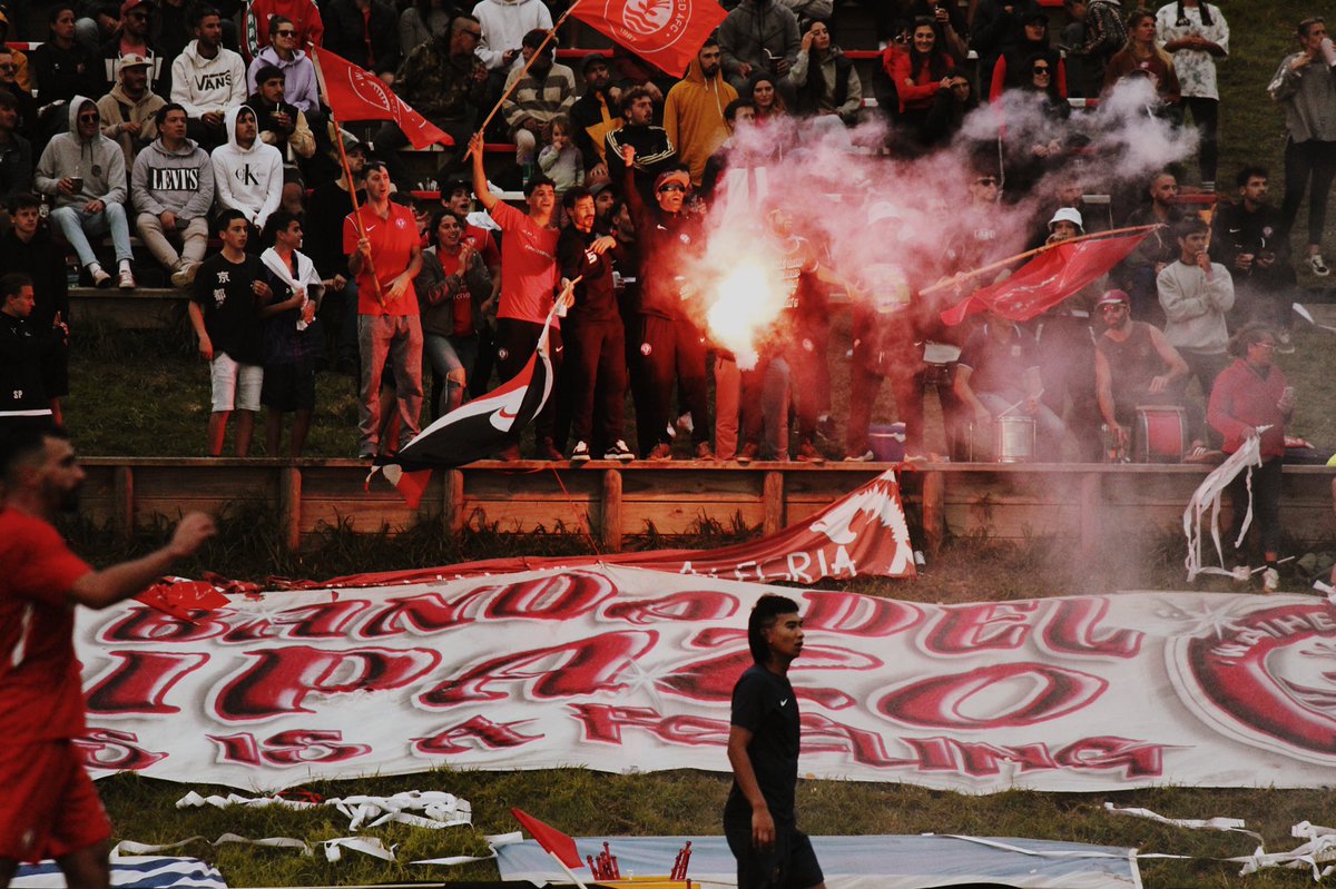 WaihekeUnited's tweet image. The best fans in NZ… 

Thank you La Banda for your support for our club!