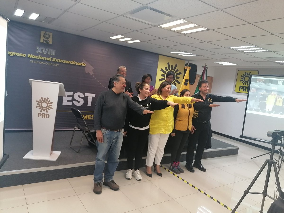 ConsejoPRD's tweet photo. Toma de protesta de la Comisión de Candidaturas del @PRDMexico,@AdrianaDiazPRD @RoxanaLunaP @eloivazquez @reedssajor @Jesus_ZambranoG https://t.co/g6hjXhrJHE
