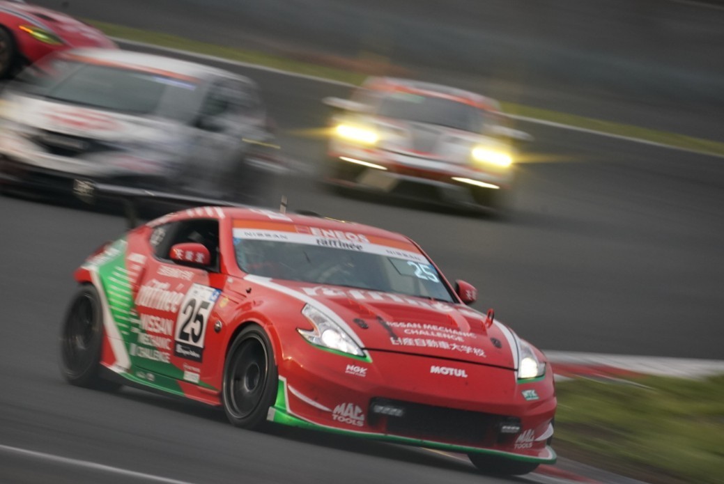 ssjry632's tweet photo. 富士24時間レース、
長丁場でした。
大きな車両トラブルは無く、
順調に走行していましたが、ペナルティを取られてしまい。勝負権を失ってしまいました。
いろんな事に気づき、サッと動ける人にならなければと、感じたレースでした。
#FUJI24H #富士24時間レース #S耐 #メカニック https://t.co/7ualFBYH4j