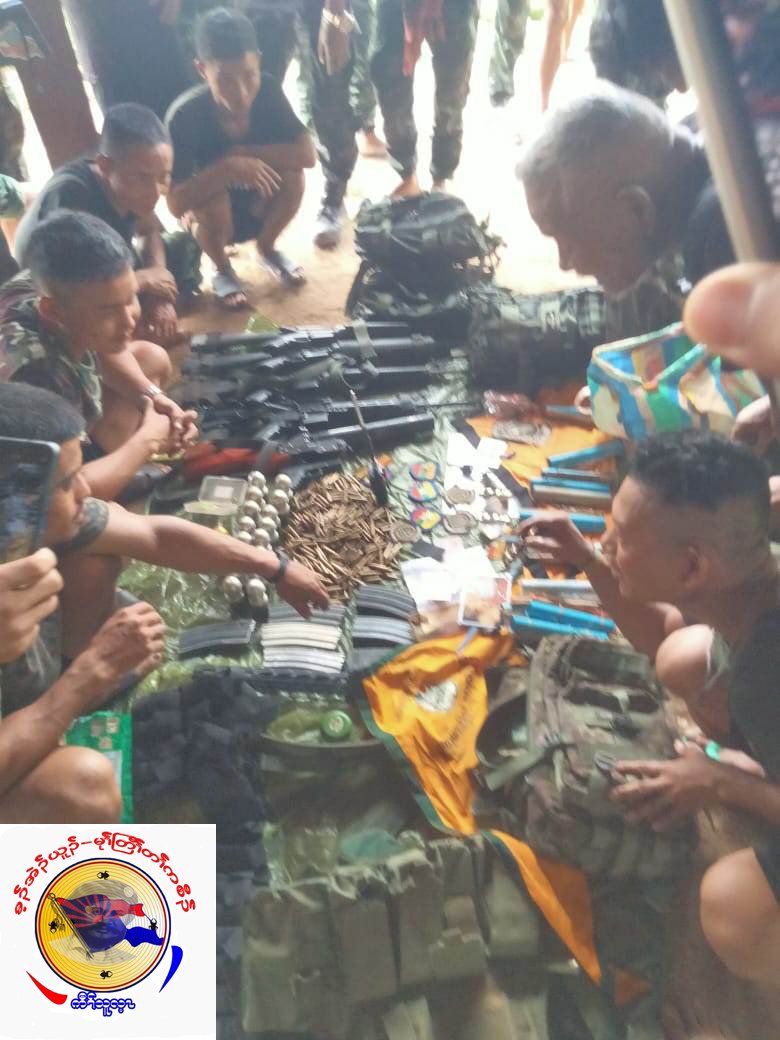 Tw// weapons, BGF-1013 who're intruders to KNU Brigade-5 territory were attacked suddenly by KNLA near a fuel pump b/t Wardu & Lakkwae vlgs at 06:13 hrs,May26, killing 5 BGF, seized assorted weapons. KTM
#HelpMyanmarIDPs
#2023May29Coup 
#WhatsHappeninglnMyanmar