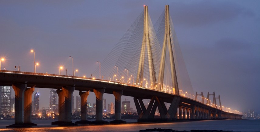 Uddhav Thackeray alliance partner Congress and NCP named  Bandra-Worli  Sea Link  after Bofors Chor Rajeev Gandhi. 

People's CM Eknath Shinde along with DCM Fadnavis named Bandra-Versova Sea Link  after Swatantra Veer Savarkar Ji.

#HindutvaForMaharashtra