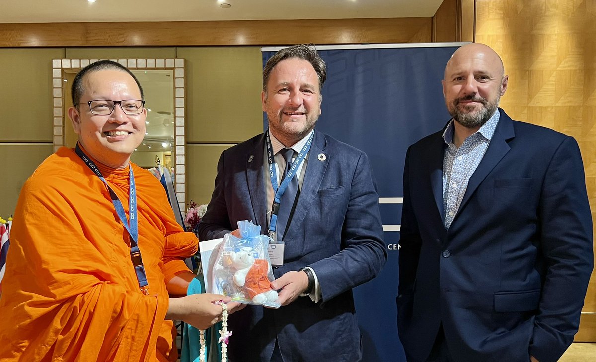 renaudmeyer's tweet photo. Pleased to share with participants of the #DialogueCitiesSEA conference by @KAICIID the experience of @UNDPThailand in building sustainable & inclusive cities. Highlighting how inter religious & inter cultural dialogues are key to achieve the #SDGs https://t.co/aV7iBmSGOk