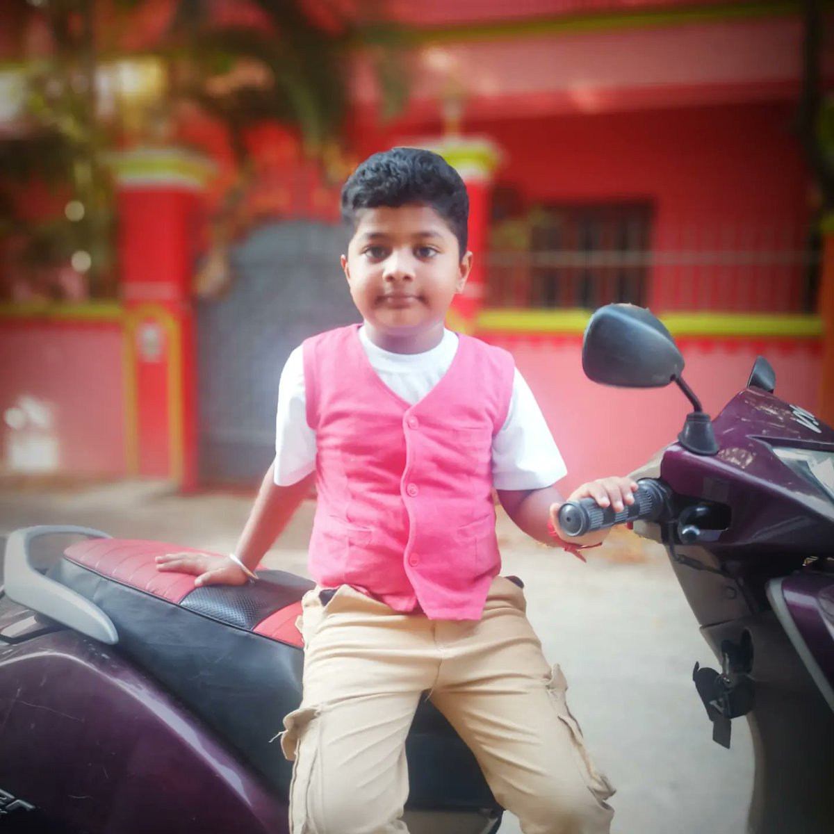 U1_Master's tweet photo. Yuvan mass style https://t.co/aGJfSd94sM
