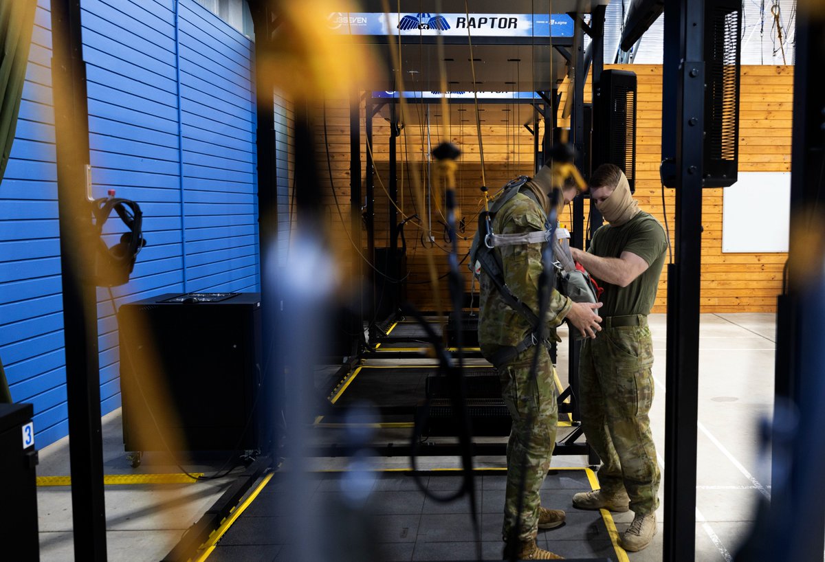 ModernAnzacs's tweet image. Special Operations Command Australia has introduced a suite of high resolution Parachute Simulation System which use VR and physical inputs to advance training. #specialoperations #SASR #commando #socomd Details, tech &amp;amp; pix