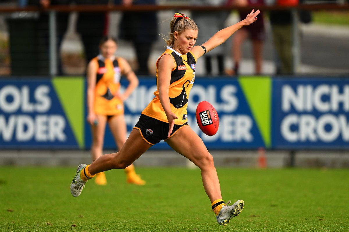 Lights, camera, action from Kinetic Stadium 🔥 📸 Morgan Hancock/AFL Photos