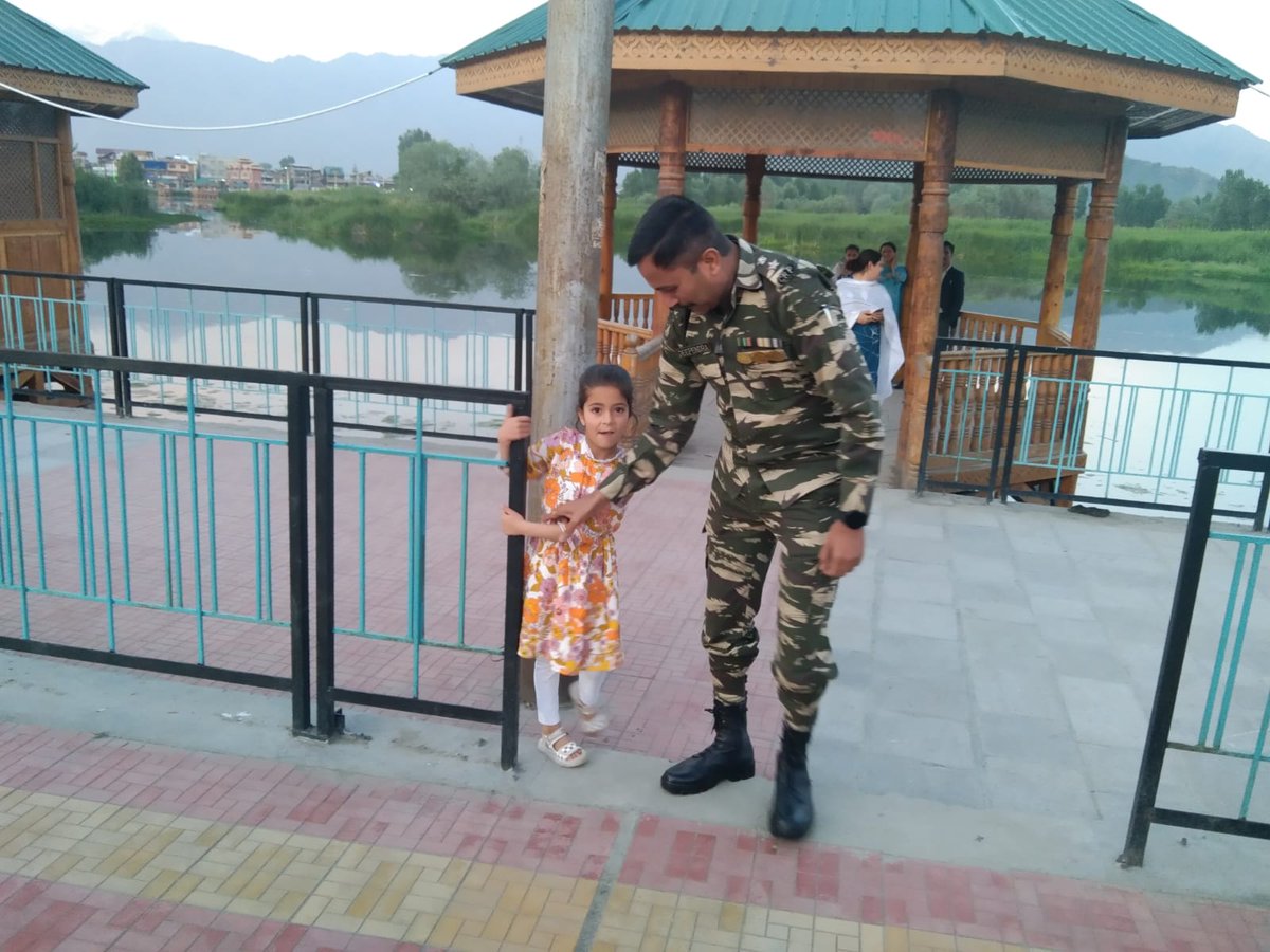 Northrange717's tweet photo. HELLO CRP UNCLE, little girl Fatima of Baba Demb area Srinagar J&amp;K came to 2IC of @23BNCRPF @crpf_srinagar @crpfindia when he was there for supervising deployment. He fulfilled her wish ti sit in #BPGypsy This is another step to #kashmirbadalrhahai #nayakashmir #kashmirlovespeace https://t.co/rEidwgED84