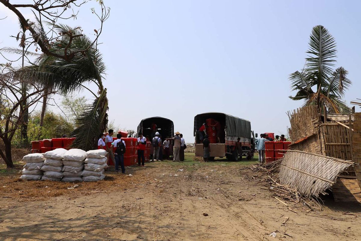 MyanmarRedCross's tweet photo. The MRCS response team went to Palinpyin village #Sittwe to provid 482 households that were affected by #CycloneMocha with emergency relief items on 28 May.
#FamilyKit #HygineKit #DignityKit #KitchenSet #Tarpaulin #MosquitoNet https://t.co/YQnw8f5kuH