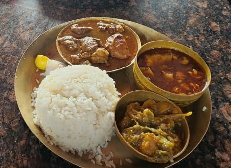 Pure Homely Odisha food 😋

Resturant: Maa Ra Handisala 
Location: Cuttack - Puri Bypass Rd, near pandra, chaka 

#Foodie #FoodLovers #FoodPhotography #foodtwitter #odiafood #odiadelicacies