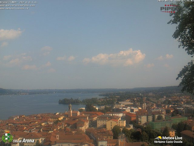 Why do I say that yesterday’s tragedy on Lake Maggiore could have been avoided? Well, a webcam from the city of Arona (just off the NW from the accident location, looking SE) tells the story: for the entire afternoon the Sun shined brightly. Thunderstorms were in the forecast