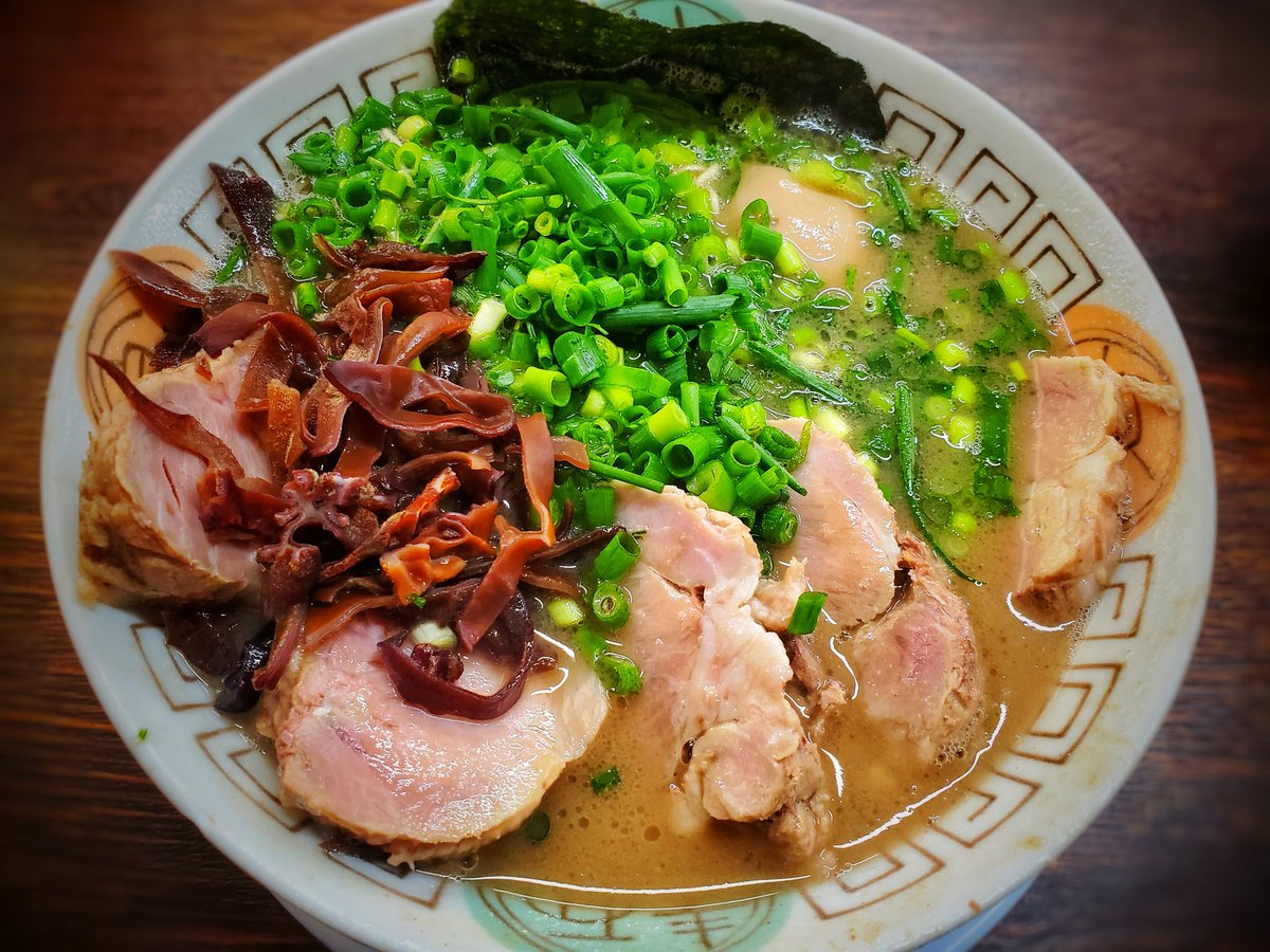 bigdada1011's tweet photo. 今日のお昼ご飯🍴
初訪問のお店！
長浜らーめん 楓神...押忍。
ネギチャーシュー&amp;明太子丼
グルメ系YouTube 黙飯チャンネルで知り早速食べに！！
マスターの人生も1杯のラーメンに豚骨と共に濃厚！！
美味しかったです...押忍。
『黙飯チャンネル』
https://t.co/UdOoX6C7FW
@mokumeshi https://t.co/cCtqCFMs6o