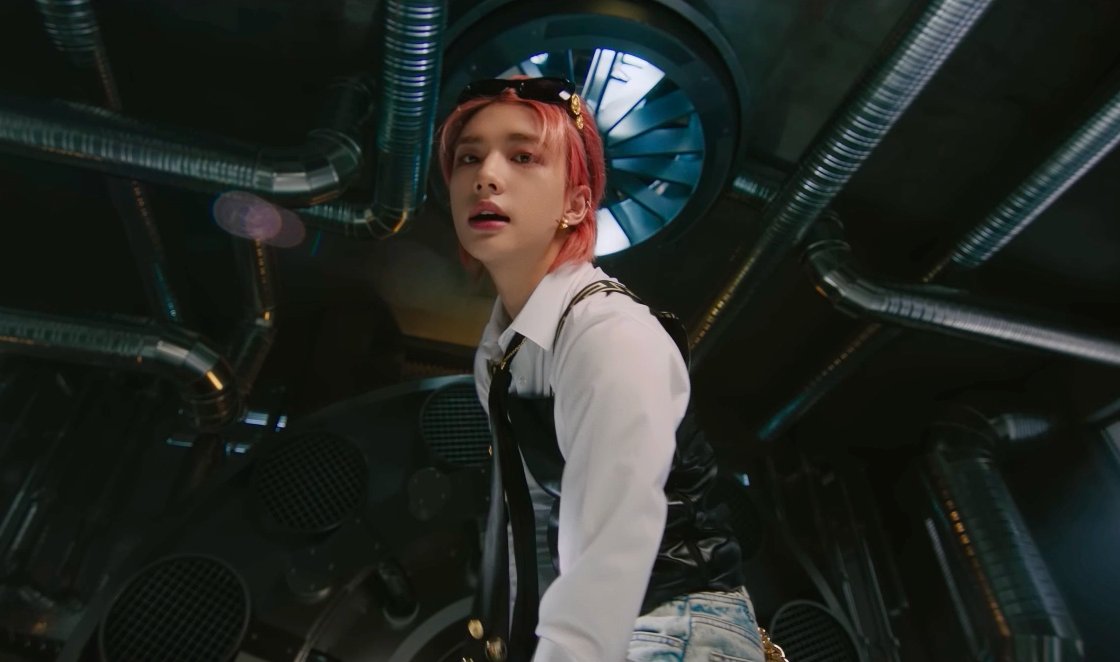 hnjlxskz's tweet photo. @SCHZTER S-CLASS MV TEASER 1
#S_Class_MVTeaser1
#5_STAR_In4Days
#S_Class #StrayKids @Stray_Kids https://t.co/xqcbafgdkg