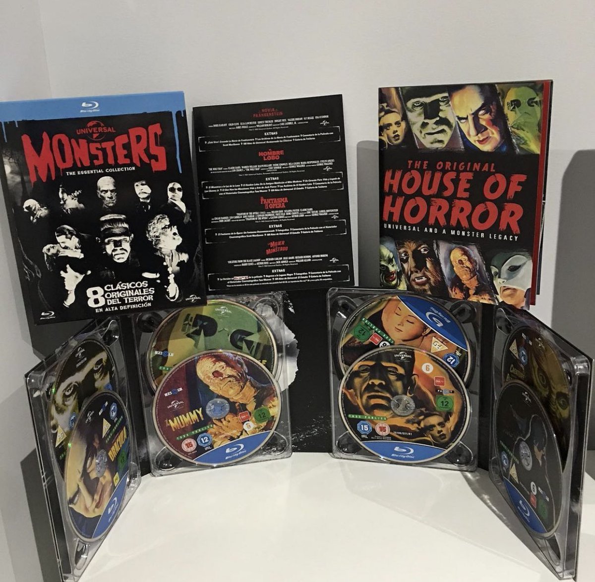 Nunu_90210's tweet photo. ¡Buenos días y buen inicio de semana! ☕️ Universal Classic Monsters “The Essential Collection” 📀 🎞🍿🧛‍♂️🦇🧟‍♂️🐺🎭 #universalstudios #universalclassicmonsters #universalclassics #universalclassichorror #universalmonsterstheessentialcollection #bluraycollector #bluraycollectors https://t.co/yJlswQDFVe