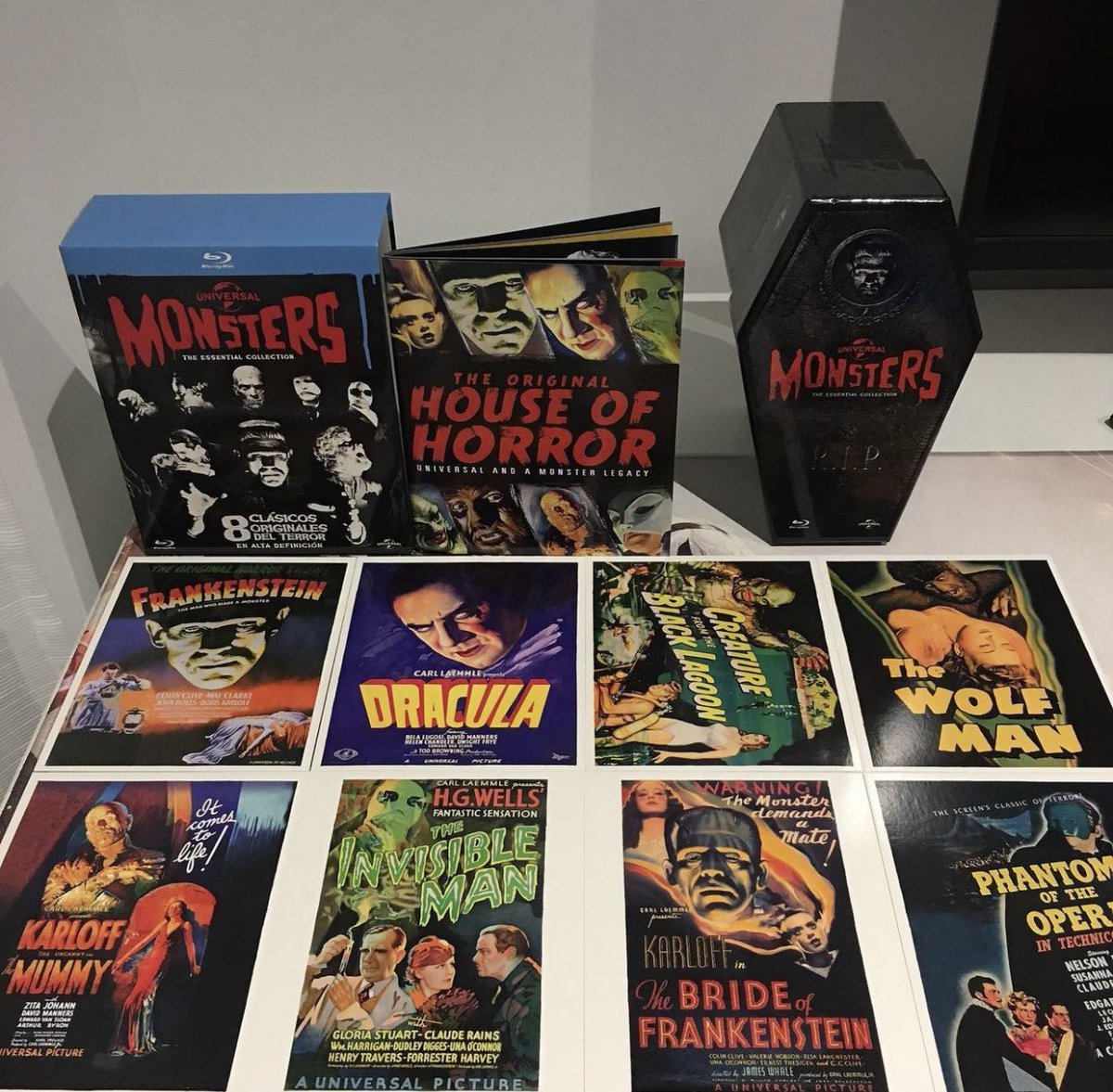 Nunu_90210's tweet photo. ¡Buenos días y buen inicio de semana! ☕️ Universal Classic Monsters “The Essential Collection” 📀 🎞🍿🧛‍♂️🦇🧟‍♂️🐺🎭 #universalstudios #universalclassicmonsters #universalclassics #universalclassichorror #universalmonsterstheessentialcollection #bluraycollector #bluraycollectors https://t.co/yJlswQDFVe
