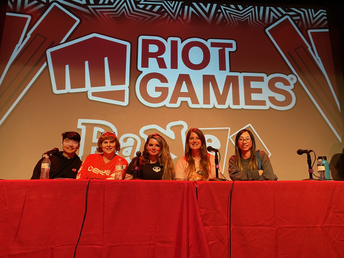 LadySmallz's tweet photo. The #TGEX Riot panel was really awesome today. Thanks to everyone who watched and came to see us. Super lovely to spend time with Producer squad of @abby_sherlock and @RiotYasuna as well 🥰 https://t.co/JtLANGxBt9