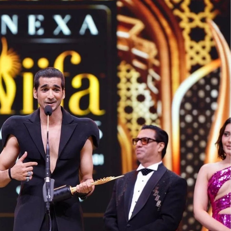 Well-deserved, Shantanu!

With his magnetic screen presence, #ShantanuMaheshwari has made a remarkable debut in the world of cinema, winning the prestigious IIFA trophy in the category 'Best Debut (Male)' for his part in the film #GangubaiKathiawadi

#IIFA2023 #IIFAONYAS…