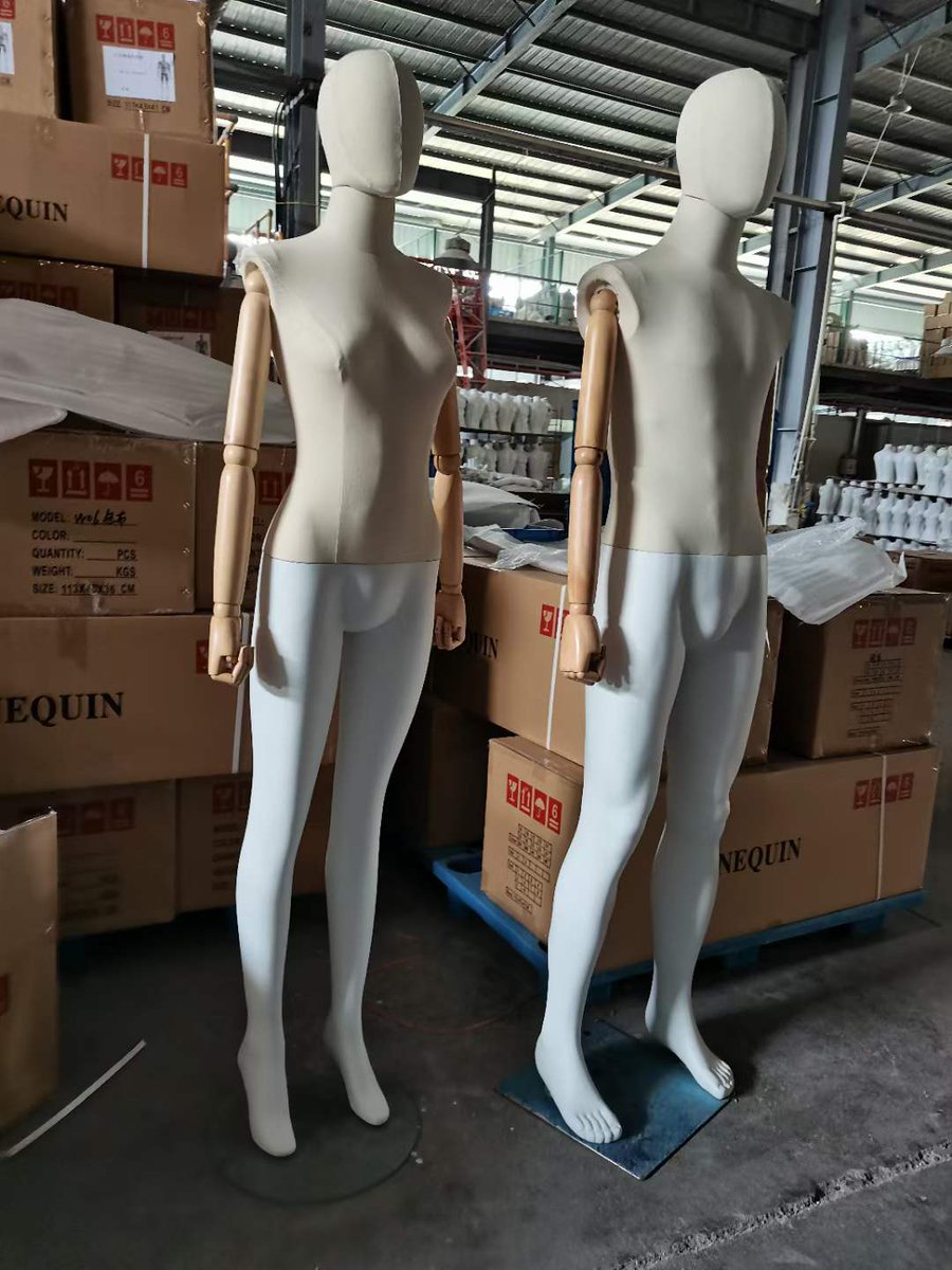 Inspection of the fabric mannequins (plastic body)
#casualstyle #mannequins #retaidesign #vm #visualdesign #windowdispaly #visualmachandising #fashiontrend #fashion #shopdisplay #tennismannequin #mixedcolor #shopdesign
