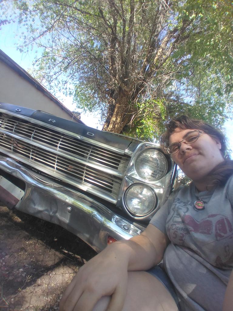 SkippyShadowCar's tweet photo. Me and my pet human partner ♥ 
She is my mon ami @bunchacars https://t.co/uY8opHV5As