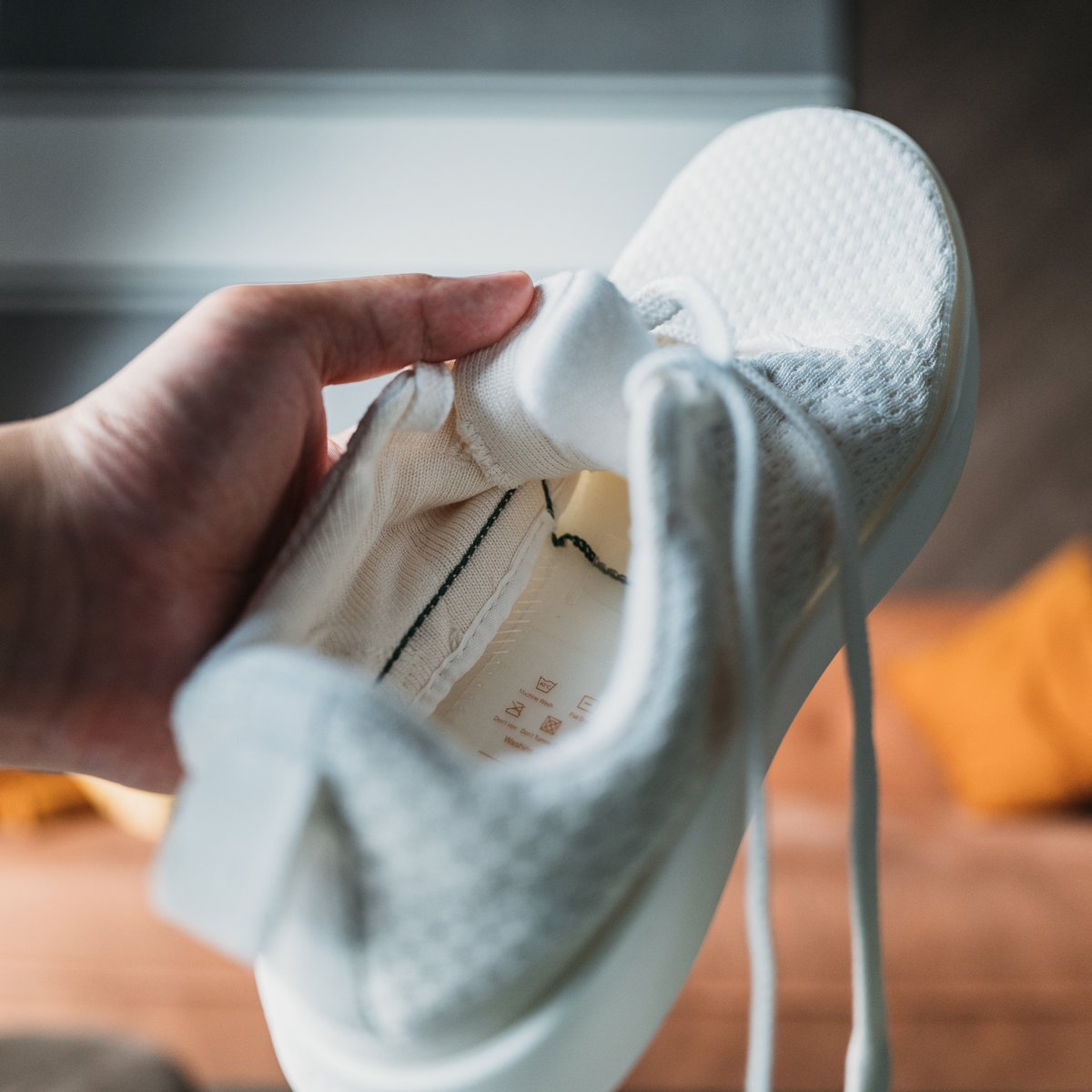 1techtraveller's tweet photo. 22 billion shoes were produced in 2021. The sad reality is how many of those shoes end up in landfill. ZebraOasis joins the movement to sustainable #footwear. Their answer Hemp. Read my full review:
https://t.co/Yf5nBs1Of4 #zebraoasis #review https://t.co/JyZzhbsttl