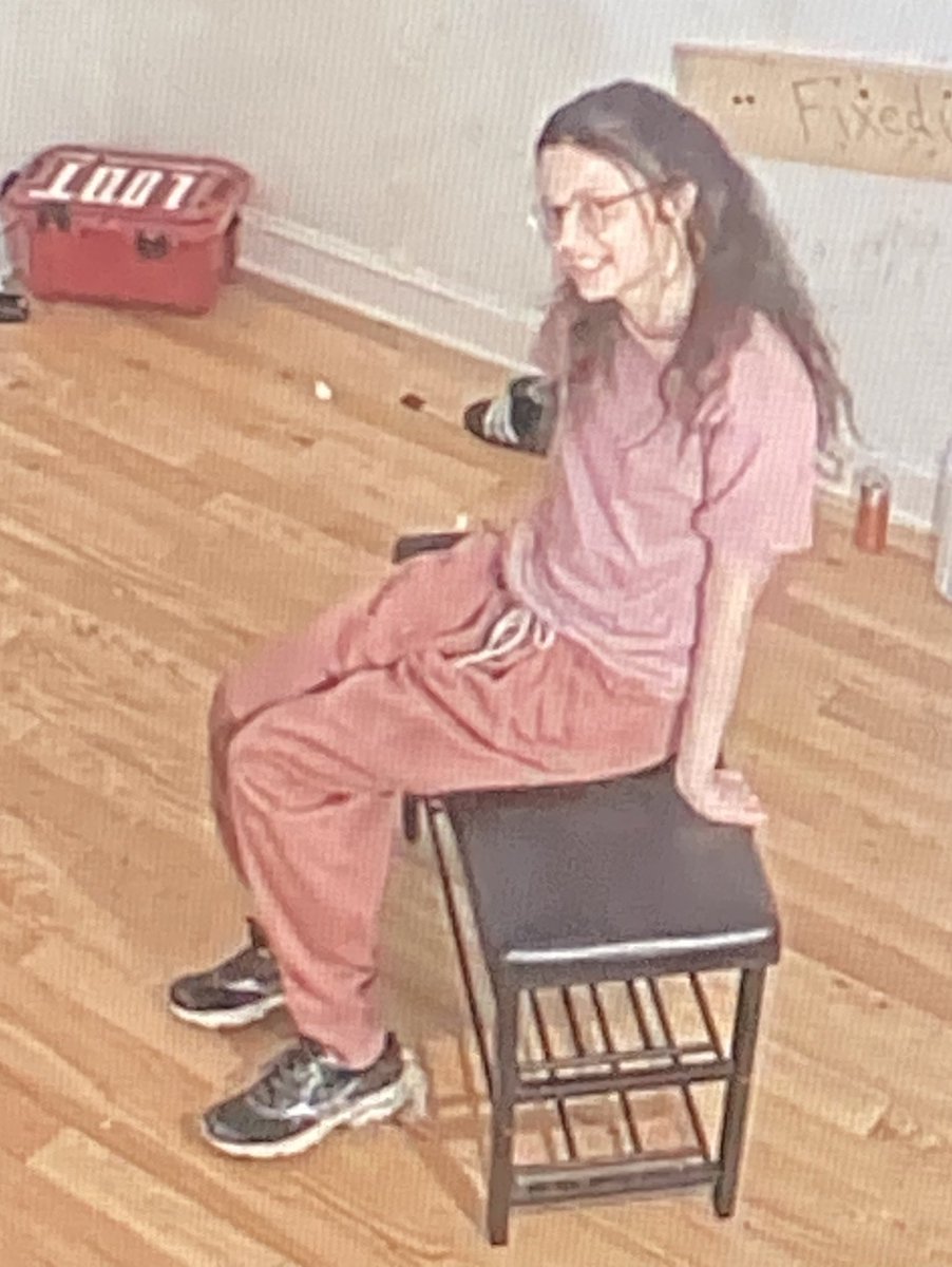 simple clam tweet media