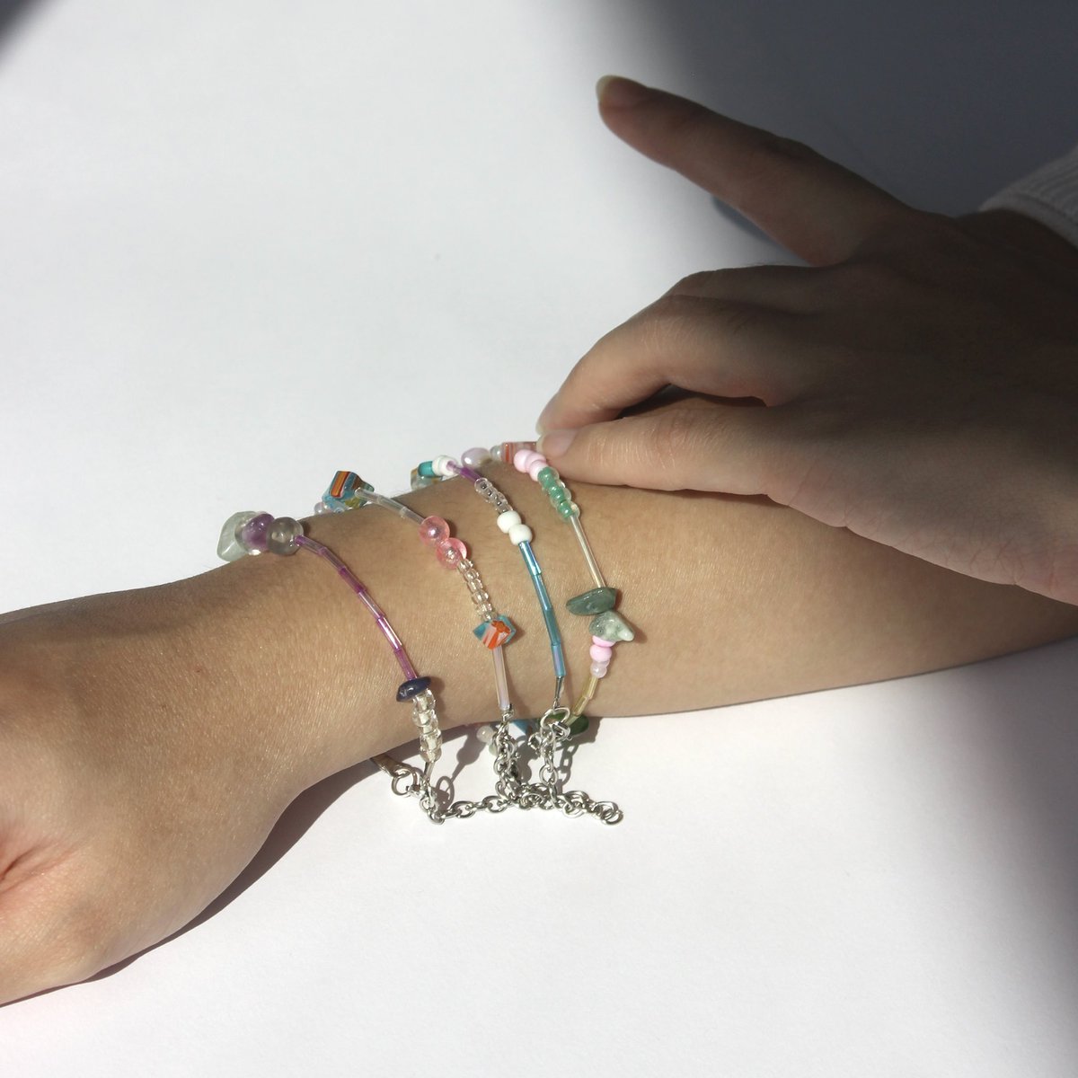 Chocoogie's tweet image. siapa yg suka aksesoris manik manik?🙋🏻‍♀️ aku sama temen aku suka bgt manik manik sampe kita tuh punya beberapa barang dari manik manik🤭 &amp;amp;&amp;amp;&amp;amp; kita mutusin untuk jual manik kreasi kita! cek disini instagram.com/polcaro.id?igs…