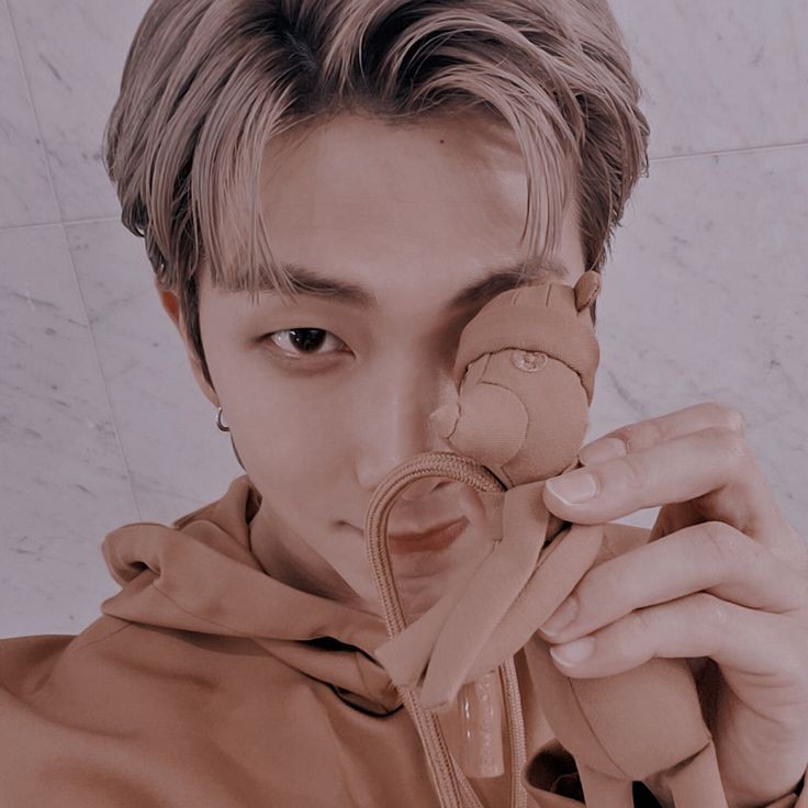 بیاید برای مونی ترند کنیم💜

DESLM MV TODAY
DESLM IS COMING 
#DontEverSayLoveMe
#RMxCOLDE