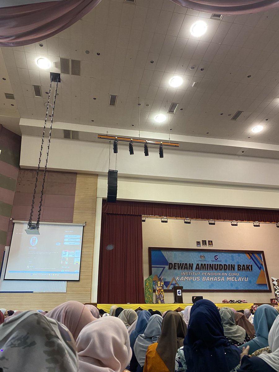 qaqaberry's tweet photo. First assembly for the new semester- May Allah ease everything🤲🏻 https://t.co/2XuZIwh2hp