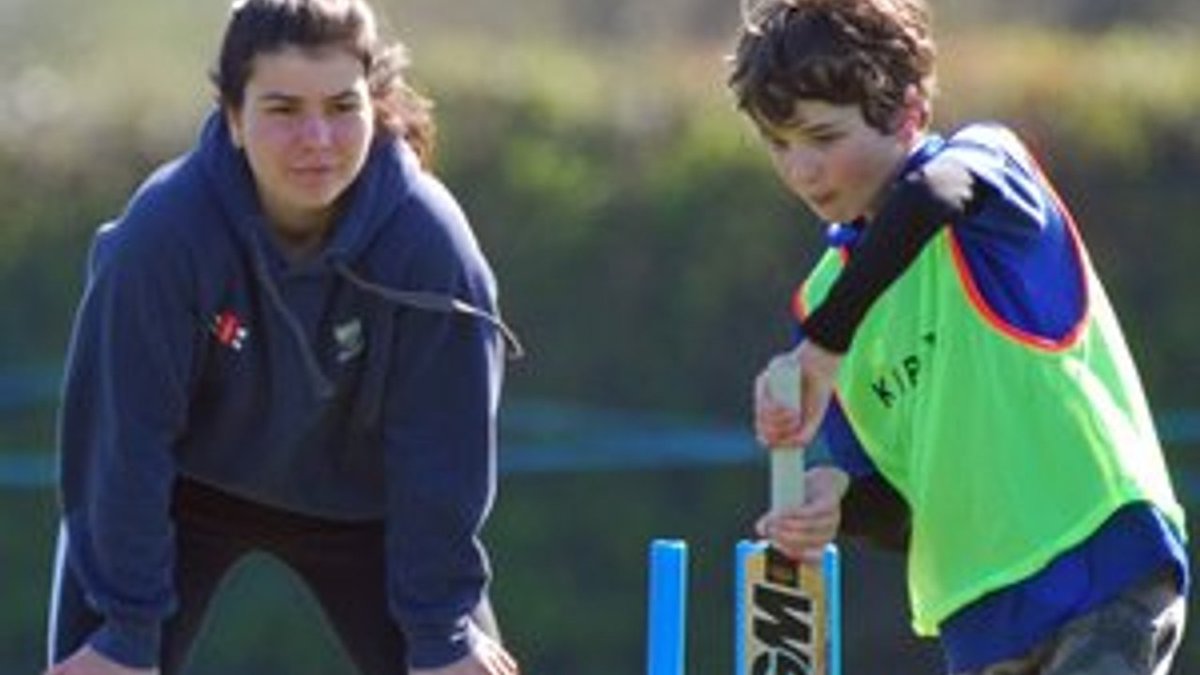 Our half term cricket camps kick off tomorrow. The weather looks lovely 🌞. Open to boys and girls of all ages (7+) and abilities. Click here 👇 to book your last minute places 🏏 bit.ly/3pHo2pb