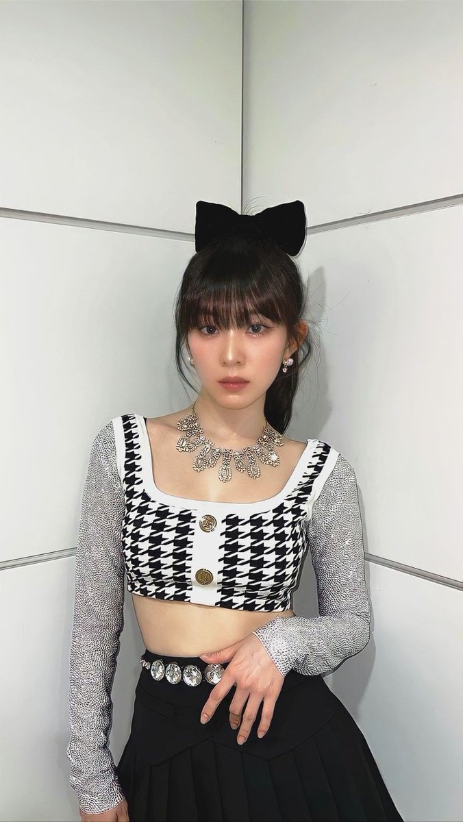 beqieve's tweet photo. Rules: no cheating! You're starring in a movie with the last celebrity you saved in your gallery. The last song you've listened to is the title. Who/what is it? https://t.co/qVi165EKOU