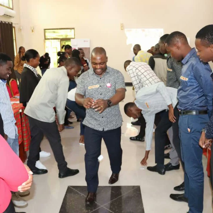 NaamalaSamson's tweet image. ..LEARN TO TEACH..

Baada ya kupata mafunzo ya wakufunzi (#Training of Trainers- #TOT) jijini Nairobi-Kenya, ninafurahi kuwafundisha na kuwaandaa wakufunzi 82 jijini Dodoma-Tanzania kupitia mradi wa AIM unaoratibiwa shirika #BRAC @BracTanzania

#FinancialLiteracy #Trainer #AIM