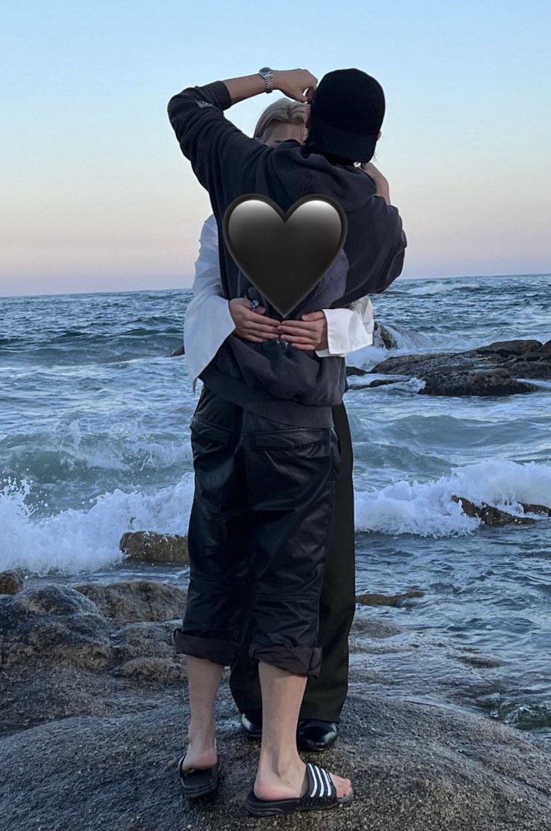 the hairstylist posted this picture of felix and him during the photoshoot for wkorea!! ;-;