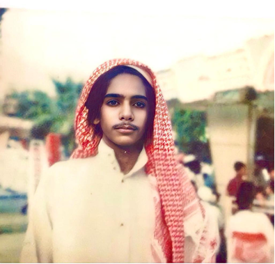 sa2626sa's tweet photo. الله على الذوق الرفيع في لبس الشماغ والطاقية يا عبدالرزاق :)
صورتي بعد أسبوع من زواجي، في مكة، كان عمري 19. https://t.co/zDpvmJo17j