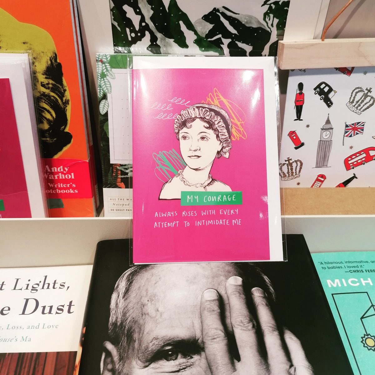 sitiojaneausten's tweet photo. No sabemos si sirve para felicitar un #cumpleaños, pero aquí tenéis una #felicitacion #austeniana que vimos ayer en @smithandsonparis
#shopping #gifts #merchadising #stationery #JaneAusten
https://t.co/opmj5aKP8B https://t.co/g8u1ROAoFt