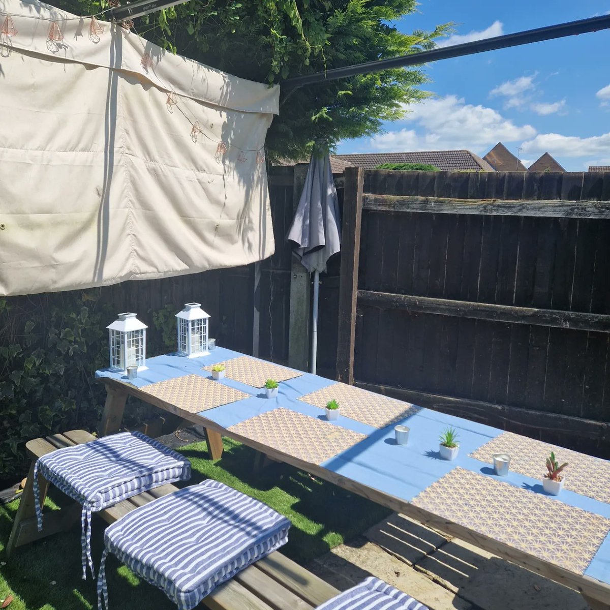 Got my summer outdoor dining table decorations & place settings all ready! Lots more to add & style 😎 #alfrescomeals #summerfood #socialtimes #firstattempt #enjoyingcompany #forgottotakepics