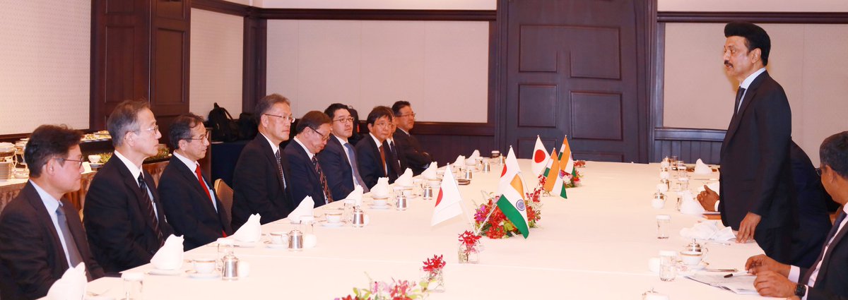 டோக்கியோவில் நடைபெற்ற ஜப்பான் நாட்டின் முக்கிய நிறுவனங்களின் தலைவர்களுடனான மதிய உணவு சந்திப்பு நிகழ்ச்சியில் மாண்புமிகு முதலமைச்சர் <a href="/mkstalin/">M.K.Stalin - தமிழ்நாட்டை தலைகுனிய விடமாட்டேன்</a> அவர்கள் கலந்து கொண்டு உரையாடினார்.