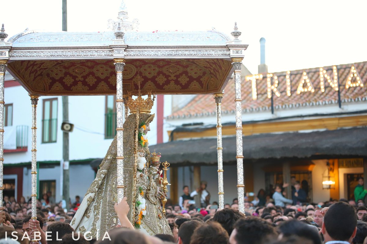 IsabelUgiaFotos's tweet photo. Si algún día tu senda dejamos,
llévanos al redil con tus manos.

#ElRocío23 https://t.co/N55DqXe3qX