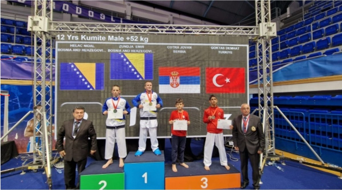 26-28 Mayıs tarihlerinde Karadağ/ Montenegro 'nun Bar şehrinde düzenlenen  27. Balkan Çocuklar Karate Şampiyonasında Ülkemizi temsilen yarışan öğrencimiz Demhat Göktaş  Balkan 3. olarak Bronz madalya 🥉 aldı.Öğrencimizi,ailesini ve emeği geçenleri  tebrik ediyoruz.<a href="/35aliaga_MEM/">Aliağa ilçe M.E.M</a>