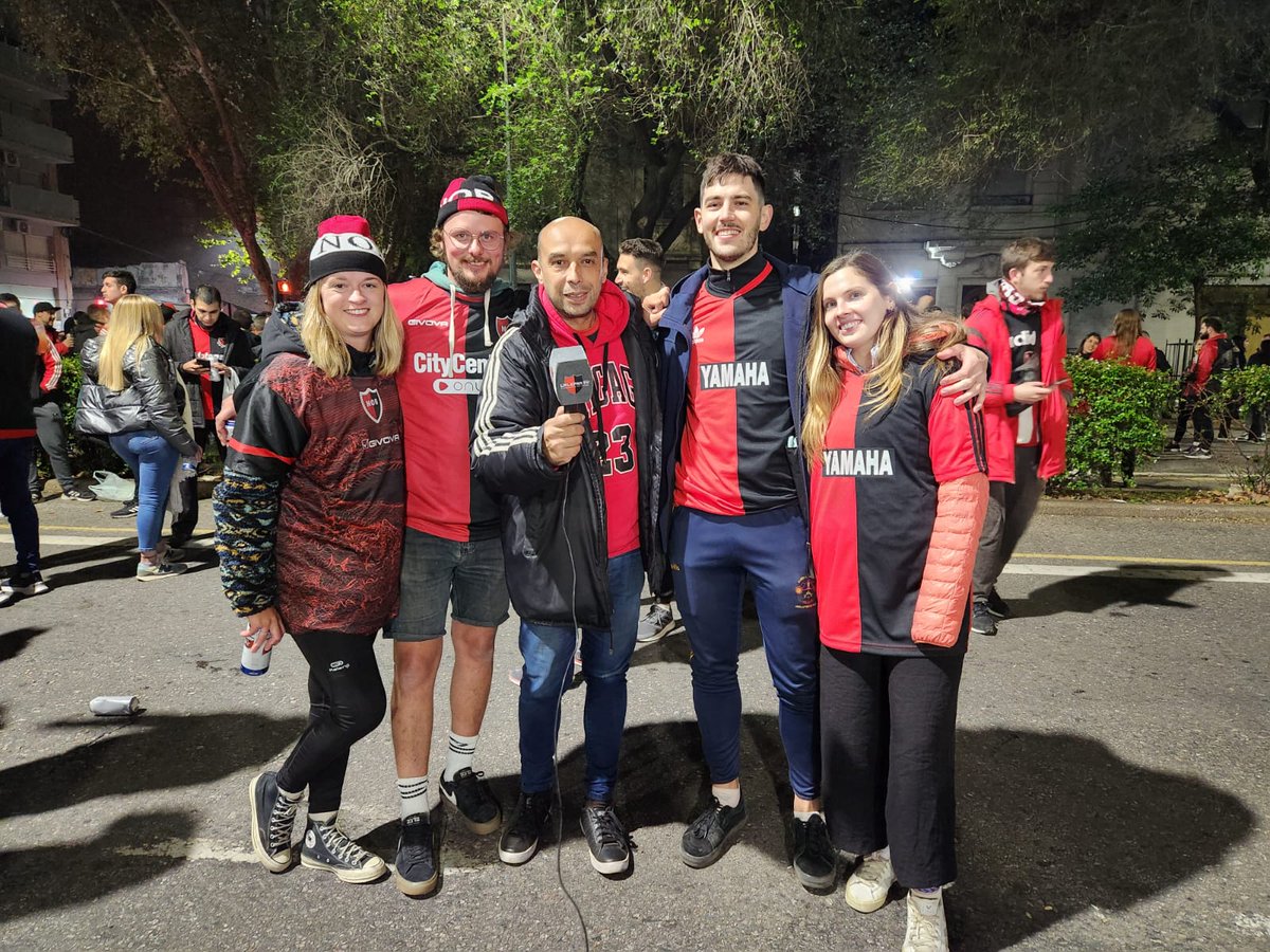 Newells_en's tweet photo. A group of Leeds fans at the Estadio Marcelo Bielsa last night for the Newell's game. 

Some were interviewed by local media in Rosario about the club's relegation. 

They watched as Newell's defeated Godoy Cruz 2-0. https://t.co/dUE0PDL3T3