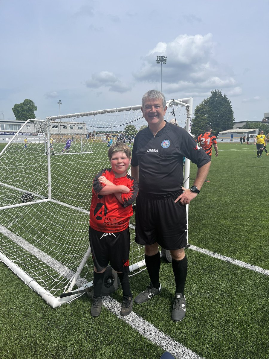 Hanratto's tweet photo. Had the pleasure to catch up with @ToshFan44 at @BarryTownDFC Football festival. My boy also got to meet @ToshFan44 whist playing for @NewInnPD 

#WithoutRefsTheresNoGames #Respect https://t.co/10PYcmaViE