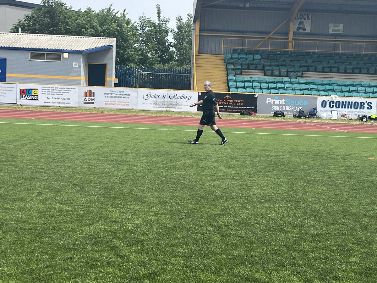 Hanratto's tweet photo. Had the pleasure to catch up with @ToshFan44 at @BarryTownDFC Football festival. My boy also got to meet @ToshFan44 whist playing for @NewInnPD 

#WithoutRefsTheresNoGames #Respect https://t.co/10PYcmaViE