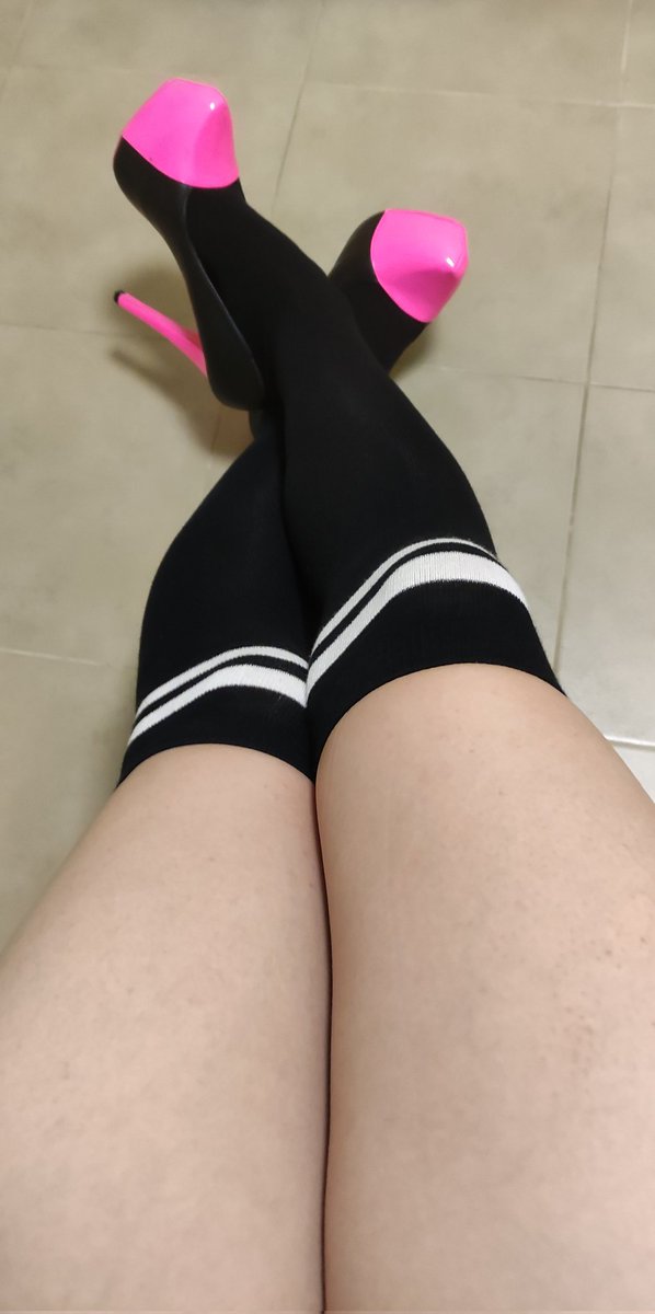 My high heels

#highheels #legs #overkneesocks