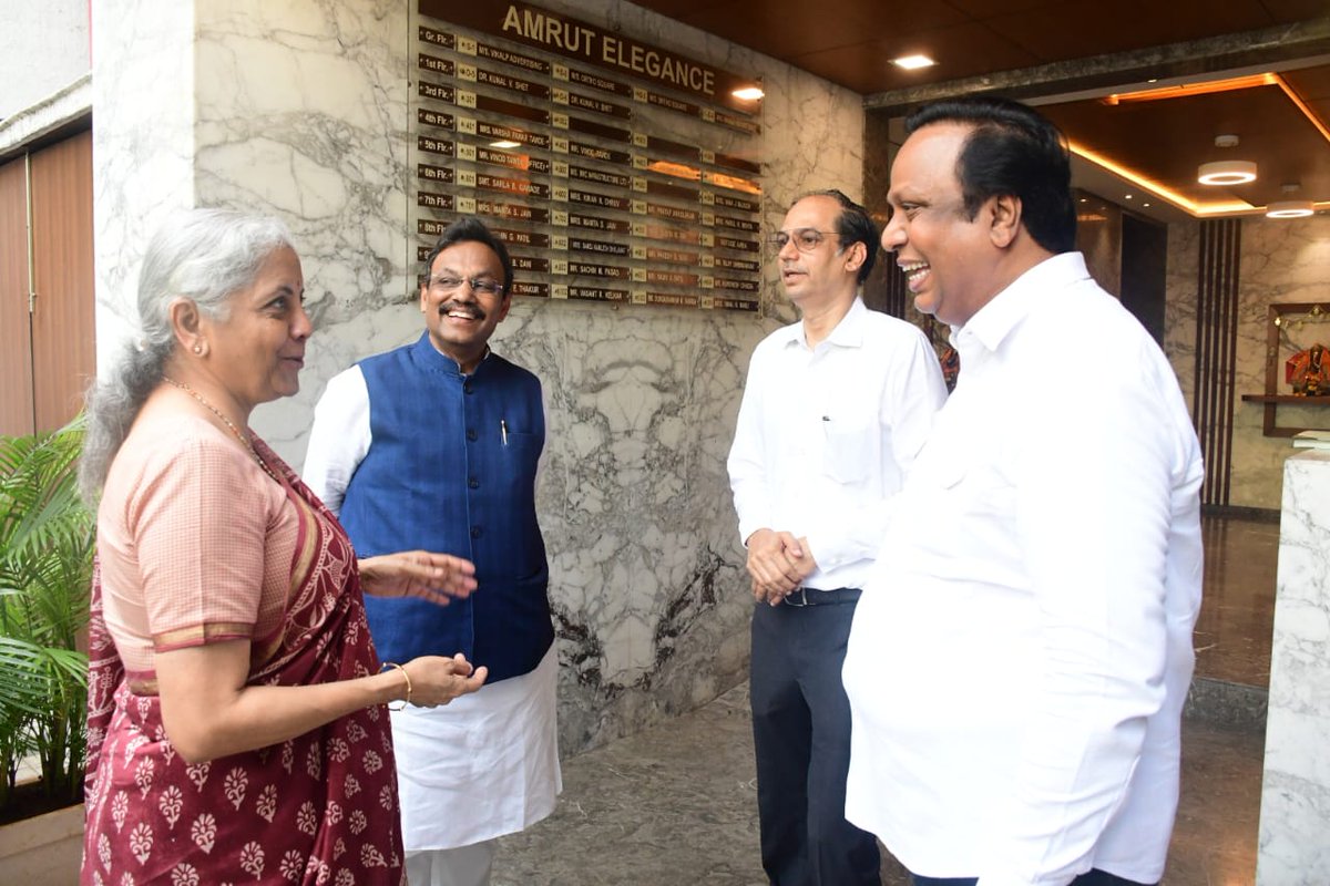 ShelarAshish's tweet photo. Welcomed Union Finance Minister Smt @nsitharaman ji, who is in Mumbai to speak on 'Nine Years to Modi Government'. Also paid her a courtesy visit at National Secretary Shri @TawdeVinod ji's residence in Mumbai.

#9YearsOfModiGovernment #BJP #Mumbai 
@BJP4Mumbai https://t.co/WDRHtXvdfu