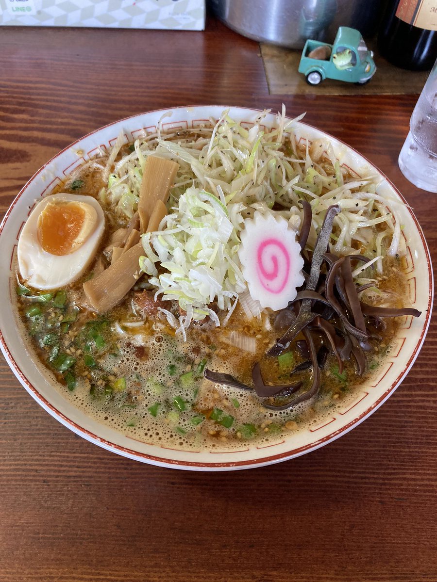 担担麺+辛ネギ@良温♪

昨日から担担を思って過ごしてました☺️
ほんのり酸味があってピリ辛の担担スープは無二っすわ😌こりゃうまい！ネギとも相性最高！汗だくで終了！
今日もご馳走様でした✨