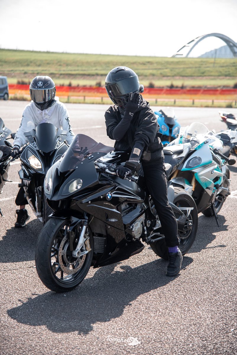 ADAMAS______'s tweet image. うへへへへ🤭🤭🤭
良い写真ですし、おすし

@s1krr_tom  📷📷📷📷❤️❤️❤️❤️

#バイク乗りと繋がりたい 
#S1000rr 
#ガムテープなんでそんな所貼ってるん
 #ポーズミッキーマウスか